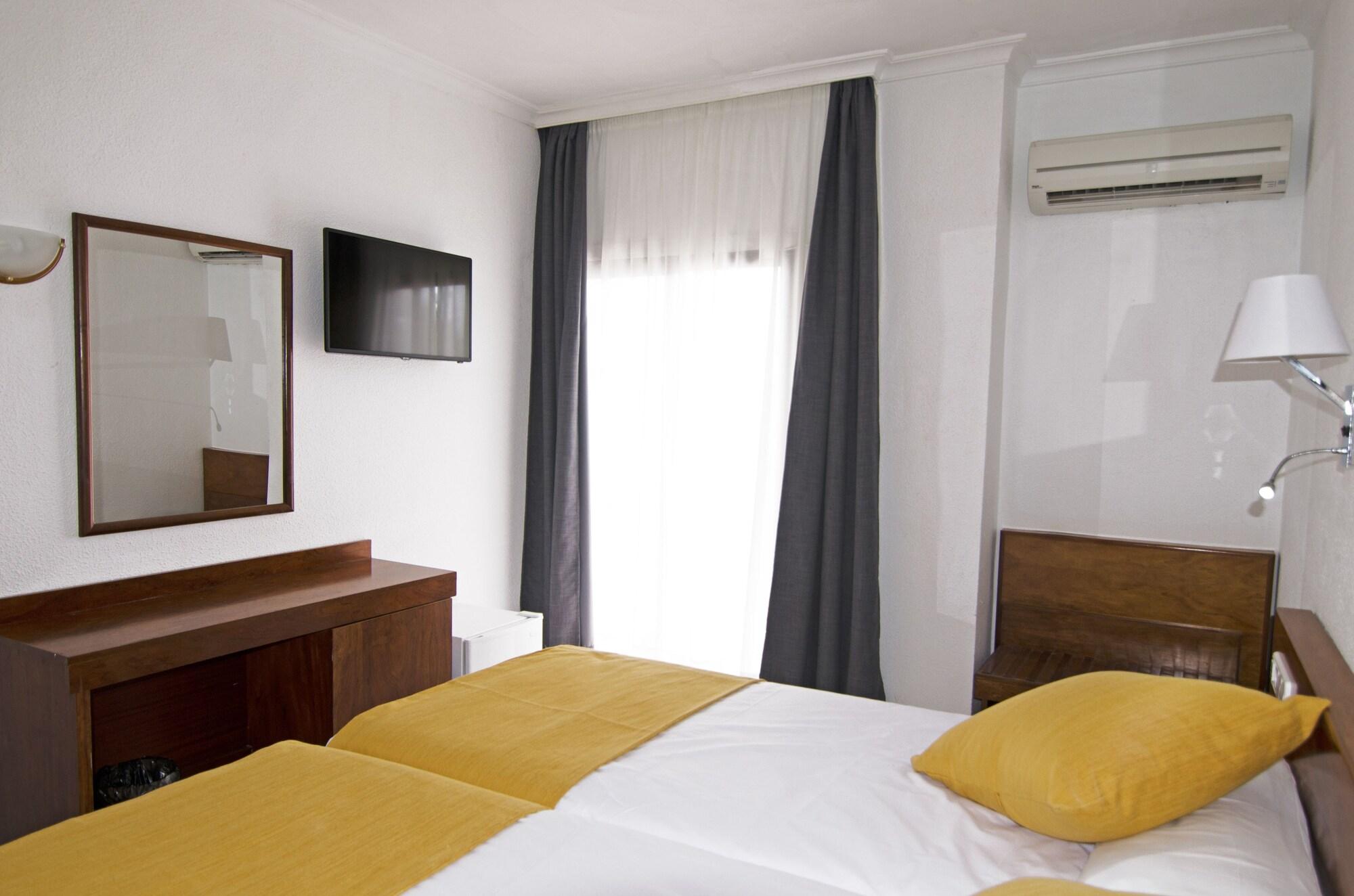 Aparthotel Vibra Bay San Antonio  Bagian luar foto