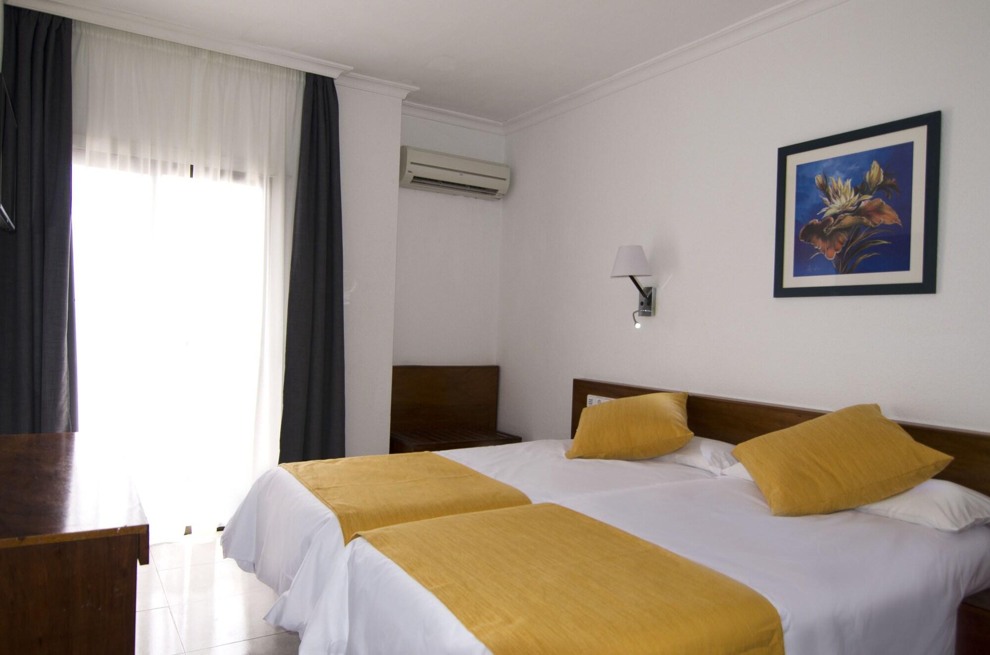 Aparthotel Vibra Bay San Antonio  Bagian luar foto