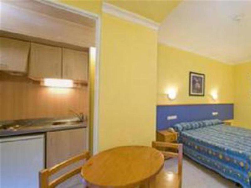 Aparthotel Vibra Bay San Antonio  Bagian luar foto
